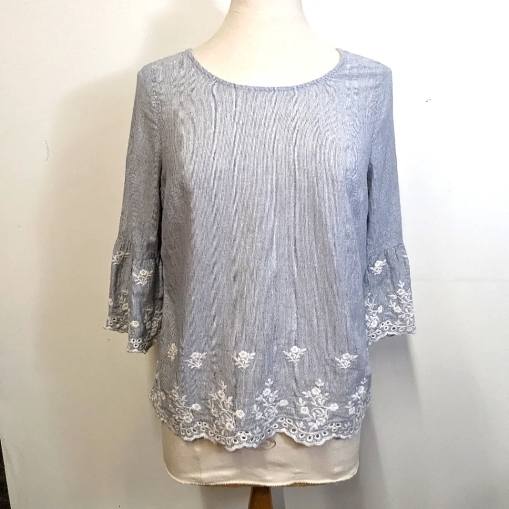 SKIES are Blue Cotton Seersucker Embroidered Top M Tulip Sleeve Eyelet Anthro